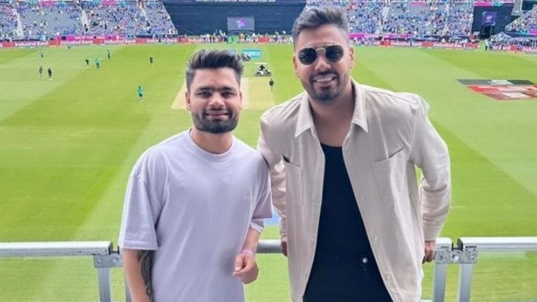 Rinku Singh, Avesh Khan Spotted in the Stands of Nassau County International Stadium in New York As They Cheer For Team India Against Pakistan in ICC T20 World Cup 2024 (Watch Video)