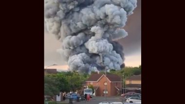 Scotland Blast Video: Huge Explosion Heard As Massive Fire Breaks Out at Industrial Estate in Linwood Near Paisley, Viral Clip Shows Black Smoke Covering Skies