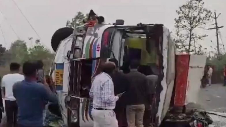 Sehore Road Accident: Three Killed, Several Others Injured After Speeding Bus Overturns in Madhya Pradesh (Watch Video)