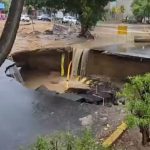 Ahmedabad Rains: Huge Sinkhole Appears As Road Collapses in Shela Area After Heavy Rainfall Lashes Gujarat’s Capital City (Watch Video)
