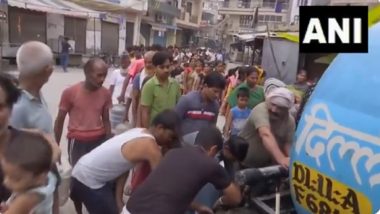 Delhi Water Crisis: Long Queues Continue to Form at Water Tankers Amid Water Shortage (Watch Video)