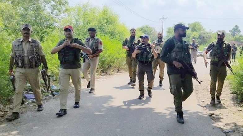 Kishtwar: Terrorists Kill 2 Village Defence Guards in Jammu and Kashmir, CM Omar Abdullah Condemns Incident | ???? LatestLY