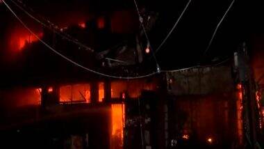 Delhi Fire: Massive Blaze Erupts at Multi-Story Building in Mayur Vihar Phase 2 (Watch Video)