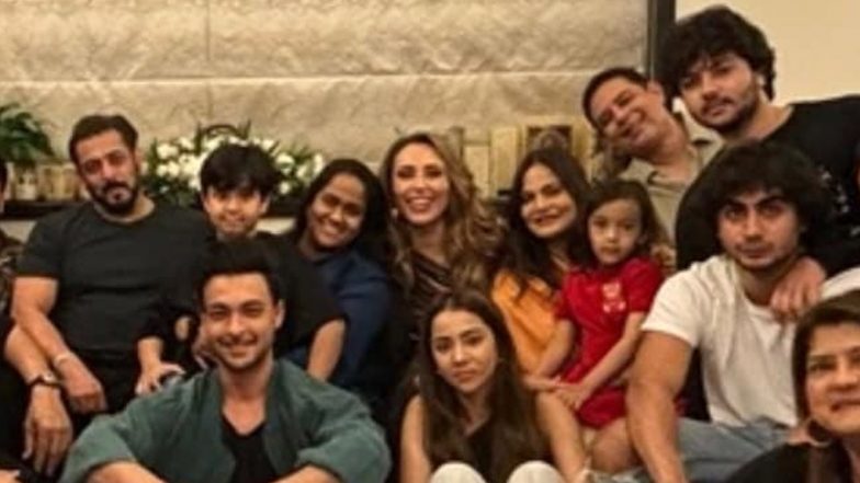 Salman Khan Celebrates Rumoured GF Iulia Vantur’s Birthday With His Khan-Daan; Check Out This Heartwarming Family Photo From the Bash!