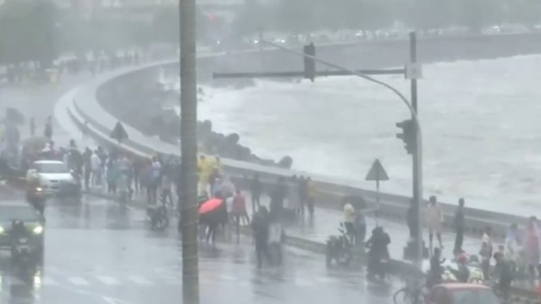 Mumbai Rains Today: Heavy Rainfall Lashes City, ’Avoid Coastal Areas, Move Out of House Only if Necessary, Says Police (Watch Video)