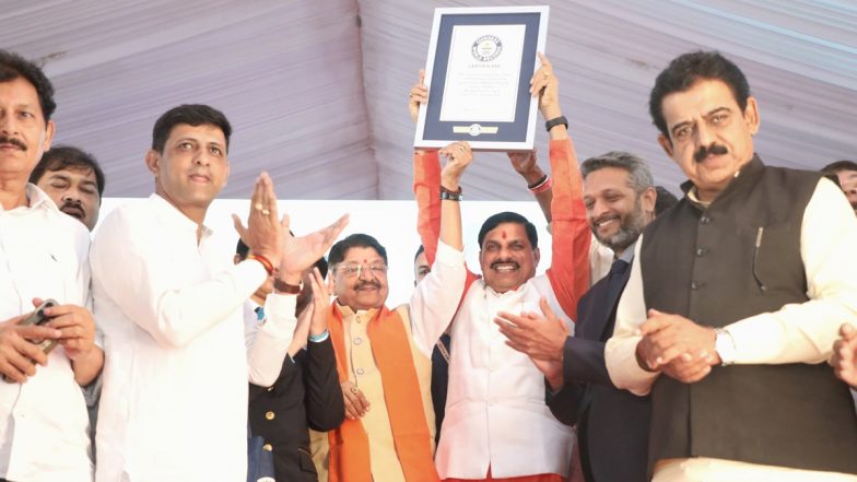 Madhya Pradesh Govt Plants 11 Lakh Trees in Single Day Under ‘Ek Ped Maa Ke Naam’ Campaign in Indore, Sets Guinness World Record (See Pics)