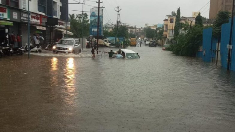 Pune Rains: Heavy Rain Causes Widespread Disruptions in City, Netizens Share Videos of Flooded Streets