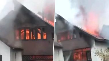 Srinagar Fire: Massive Blaze Erupts in Two-Storey House in Jammu and Kashmir’s Rajbagh; No Casualties Reported, Video Shows Clouds of Smoke Emanating