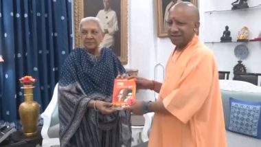 Uttar Pradesh: CM Yogi Adityanath Meets Governor Anandiben Patel at Raj Bhavan Amid Rumors of Changes in Leadership (Watch Video)