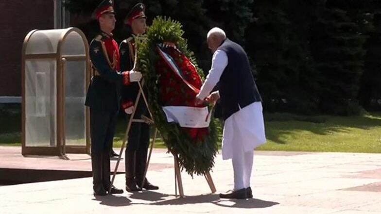 PM Modi Lays Wreath at Tomb of the Unknown Soldier at Kremlin Wall in Moscow