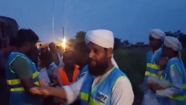 Chandigarh-Dibrugarh Express Train Accident: Members of Dawat-E-Islami Help in Relief and Rescue Operations of Express Train That Derailed in Uttar Pradesh’s Gonda (Watch Video)