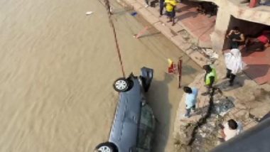 Haridwar Rains: SDRF Pulls Out Four Submerged Vehicles From Ganga River After Being Swept Away in Flood Near Kharkhari (Watch Videos)