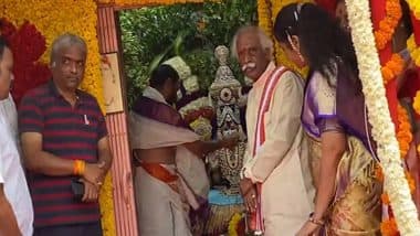 Bonalu Festival 2024: Haryana Governor Bandaru Dattatreya Offers Prayers at Simhavahini Mahankali Temple in Hyderabad