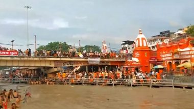 Sawan Somwar 2024: Devotees Throng Lord Shiva Temples on Second Day of ‘Sawan’ Month To Offer Prayers (Watch Video)