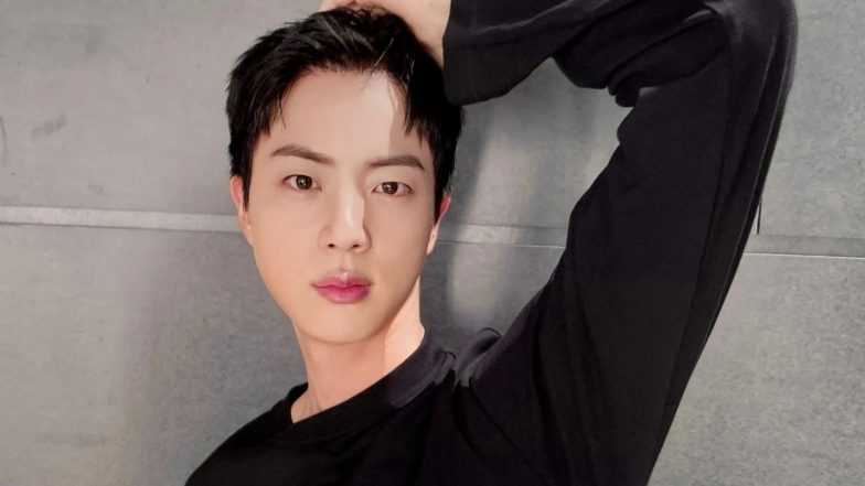 BTS Jin Wears Stylish Black T-Shirt Featuring Jungkook! K-Pop Star Cheekily Imitates His Pose in Viral Picture Leaving ARMYs in Splits