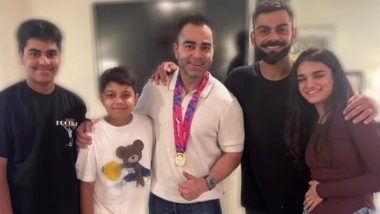 Virat Kohli Celebrates ICC T20 World Cup 2024 Victory With Family As Team India Arrive in Delhi from Barbados (Watch Video)