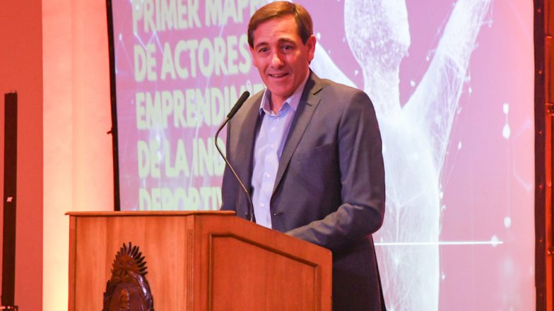 Argentina despide al subsecretario de Deportes, Julio Garro, porque exigió disculpas a Lionel Messi en la disputa por cánticos racistas