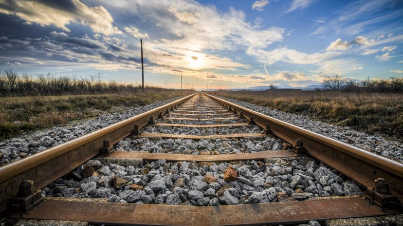 Nizamabad Couple Suicide: Husband-Wife Duo Die by Suicide at Railway Tracks Near Fakirabad Station, Record Selfie Video Revealing Reason Behind Extreme Step