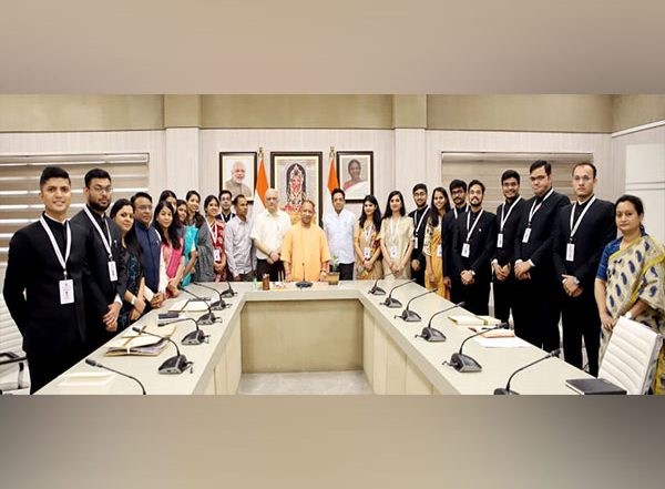 India News | Uttar Pradesh: 16 Trainee IAS Officers Meet CM Yogi Adityanath