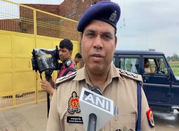 India News | Police Deployed at Ram Kutir Charitable Trust in Mainpuri to Prevent Stone Pelting