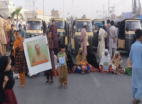 World News | Pakistani Forces Threaten Protesting Family of Abducted Baloch Citizen