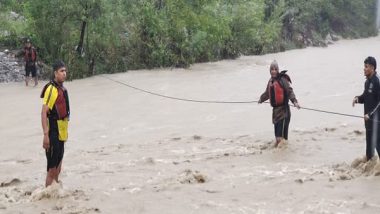 Uttarakhand: SDRF Rescues 10 Youngsters Trapped on Island Near Robbers Cave in Dehradun (Watch Video)