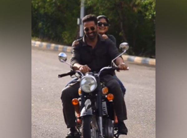 Entertainment News | Here's How Akshay Kumar Wished His 'Sarfira' Director Sudha Kongara on Her Birthday
