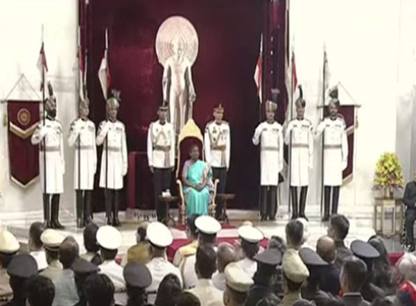 India News | President Murmu Confers Six CRPF Personnel with 4 Kirti Chakra and 2 Shaurya Chakra