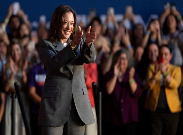 World News | Democratic Leaders Look to Harris as Biden's Campaign Struggles