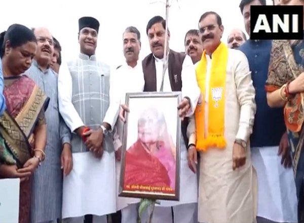 India News | MP CM Mohan Yadav Launches 'Ek Ped Maa Ke Naam' Campaign, Plants Trees with Public Representatives