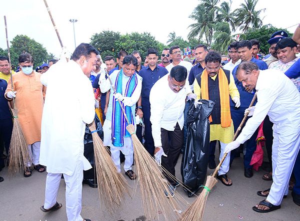 India News | Odisha: CM Majhi Participates in Cleanliness Drive Ahead of Start of Annual Rath Yatra