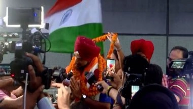 Sports News | Fans Give Heartwarming Welcome to Star Pacer Arshdeep Singh at Chandigarh Airport After T20 WC Triumph
