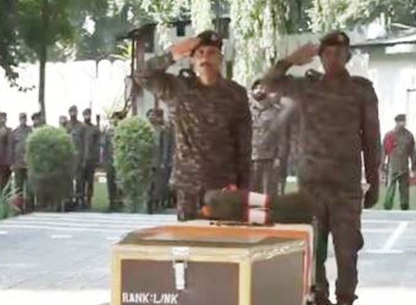 India News | Indian Army Pays Tributes to Two Soldiers Who Died in Action in Separate Operations in Kulgam