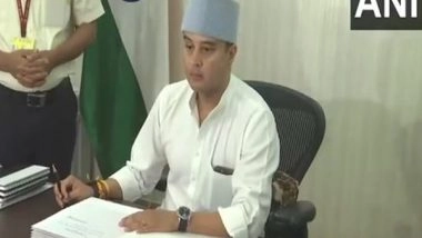 India News | Union Minister Jyotiraditya Scindia Reviews 100-Day Action Plan of Department of Posts