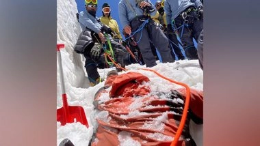 India News | In a Special Mission, Army Mountain Warfare School Personnel Recover Remains of Fallen Comrades