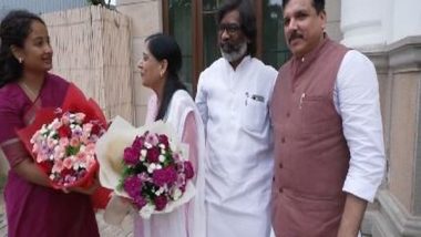 India News | Sunita Kejriwal, AAP MP Sanjay Singh Meet Jharkhand CM Soren and His Wife