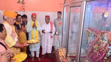 India News | J-K LG Manoj Sinha Pays Obeisance to Mata Sidhlakshmi Asthapan in Anantnag