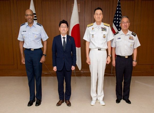 World News | US, Japan, South Korea Vow to Boost Trilateral Ties Amid Rising Security Risks from China, North Korea