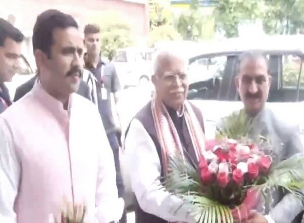 India News | Himachal Pradesh CM Meets Former Haryana CM Manohar Lal Khattar in Chandigarh