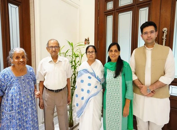 India News | Mamata Banerjee Meets Sunita Kejriwal in Delhi Ahead of NITI Aayog Meeting