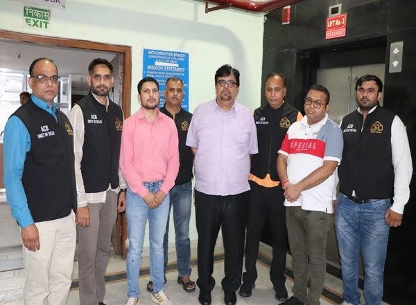 India News | Delhi: Ex-PWD Officer, Private Firm Owners Arrested over Irregularities in Govt Hospitals