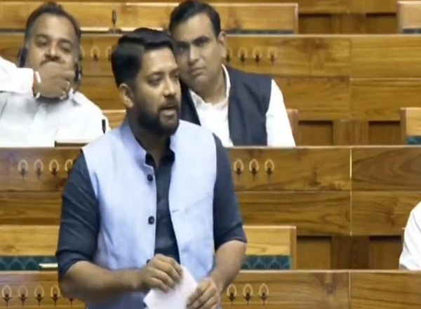 India News | Congress MP Shafi Parambil Moves Resolution in Lok Sabha to Regulate Airfares