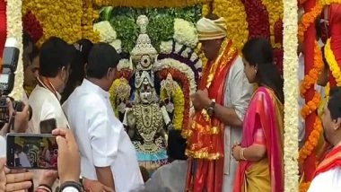 India News | Telangana Minister Venkat Reddy Offers Prayers at Bhagyalakshmi Temple in Hyderabad on Bonalu Festival