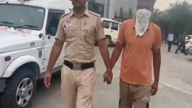 India News | Punjab-based Travel Agent Held at Delhi Airport for Arranging Fake Visa