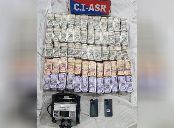 India News | Punjab Police Busts International Drug Network; 2 Held with Rs 1.07 Crore Drug Money