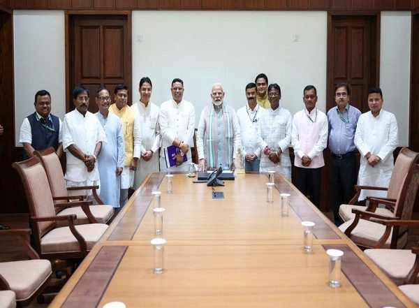 India News | Union Minister Sukanta Majumdar Meets PM Modi with West Bengal MPs, Highlights Commitment to 'Sonar Bangla' Vision