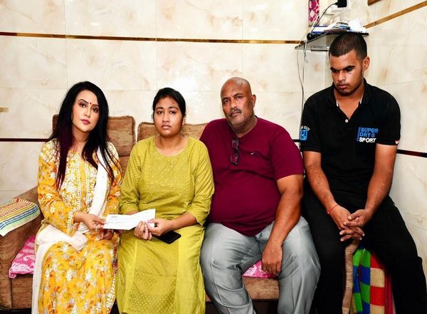 India News | Dy Maharashtra CM Devendra Fadnavis's Wife Meets Family of Worli Hit-and-run Case Deceased