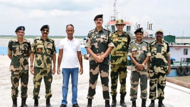 India News | IG BSF South Bengal Frontier Visits Indo-Bangladesh Border in Malda, Murshidabad in West Bengal
