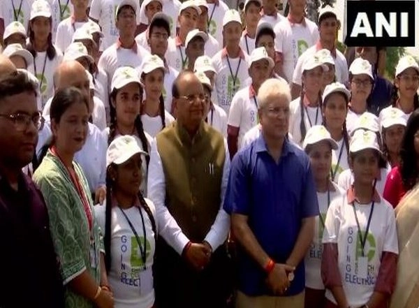 India News | Delhi LG Inaugurate 320 New E-buses Along with Kailash Gahlot