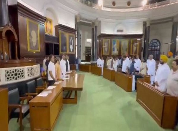 India News | Moment of Silence Observed for Wayanad Landslides Victims at Parliamentary Party Meeting of Congress